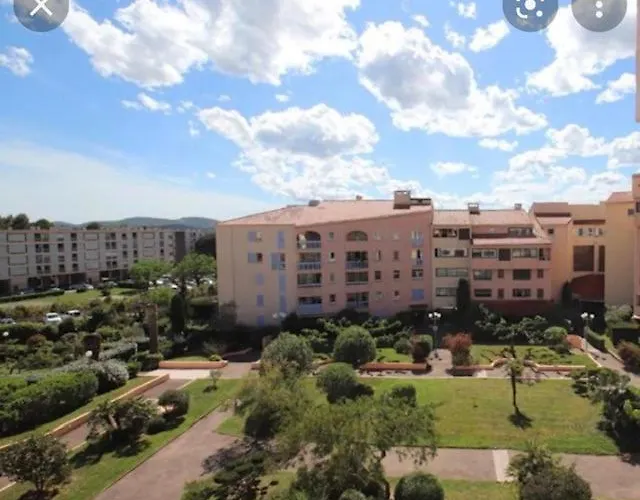 Frejus, Studio Dans Residence Avec Piscine