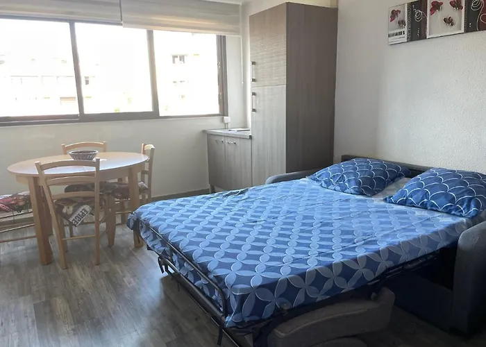 Frejus, Studio Dans Residence Avec Piscine