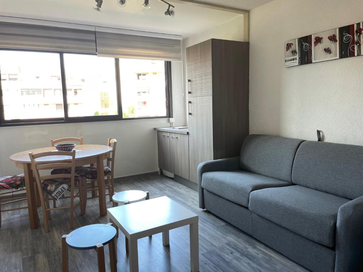 Apartment Frejus, Dans Avec Piscine *
